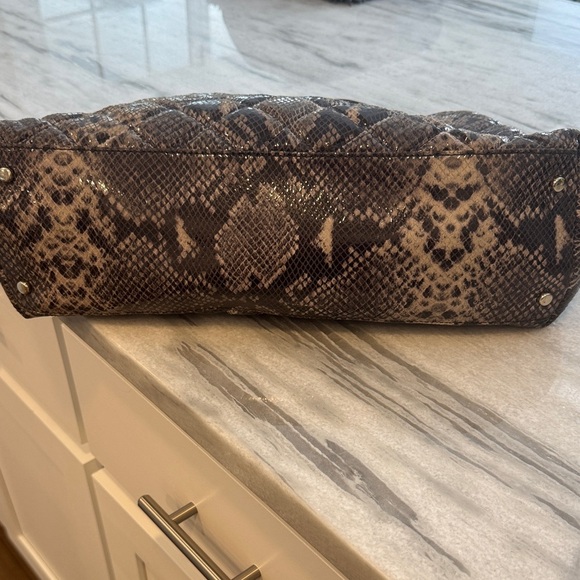 Kate Spade Elegant Snakeskin Patterned Handbag - Picture 5 of 6